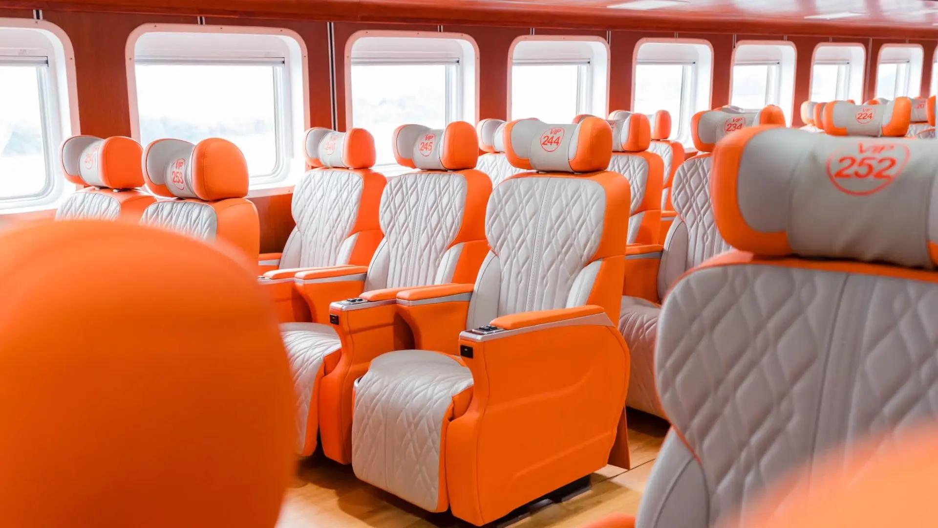 Ghế ngồi bọc da cao cấp tàu Phú Quý Express đi Côn Đảo