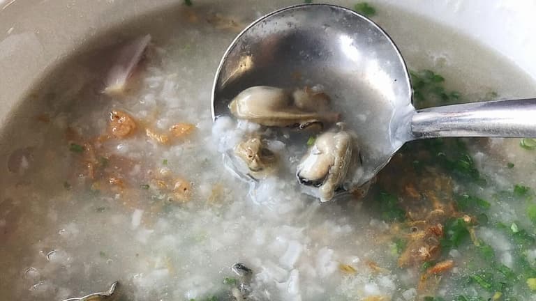 Cháo Hàu được chế biến từ nguyên liệu tươi ngon