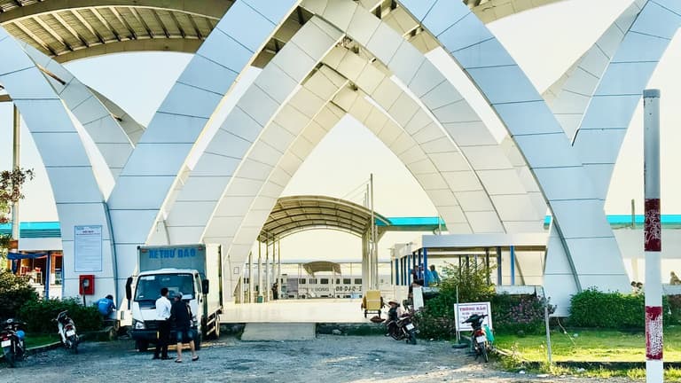 Cảng Superdong ấp Đầu Giồng