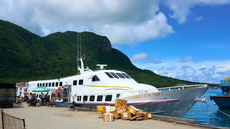 Đến Chợ Côn Đảo bằng tàu cao tốc