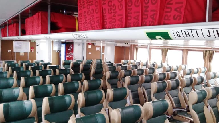 hạng ghế ECO tầng trên tàu Phú Quốc Express Trần Đề Côn Đảo
