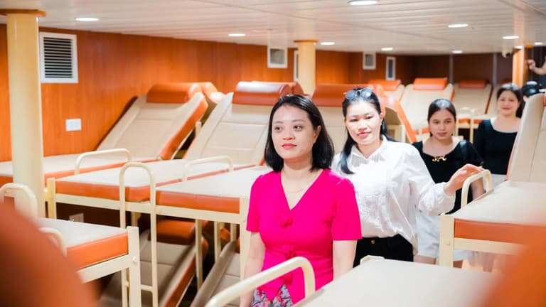 Giường nằm thoải mái tàu Phú Quý Express đi Côn Đảo