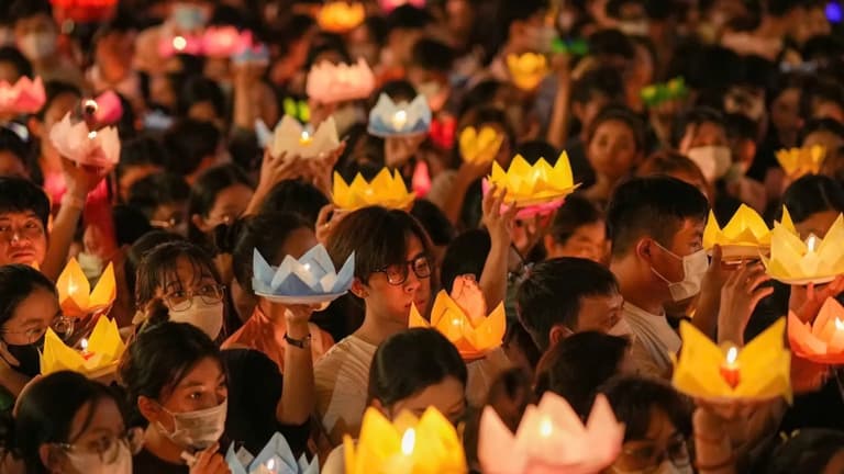 Lễ vu lan là dịp để con cái tỏ lòng hiếu thảo với cha mẹ