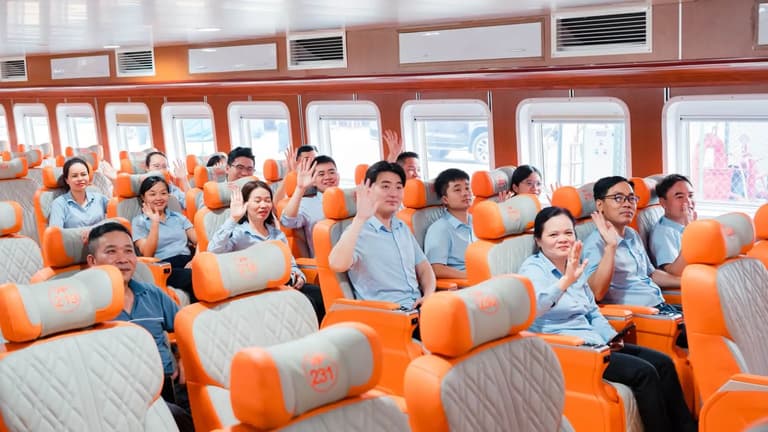 Máy lạnh, cửa sổ tàu Phú Quý Express đi Côn Đảo