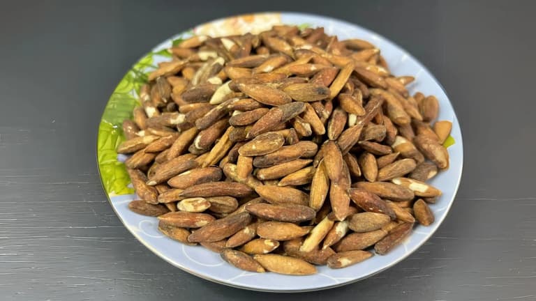 Mứt hạt bàng mặn Côn Đảo Express