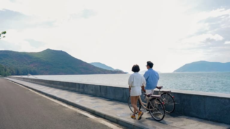 Trăng mật Côn Đảo đạp xe