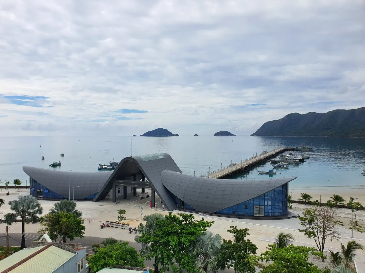 Cảng tàu khách Côn Đảo nhìn từ trên cao