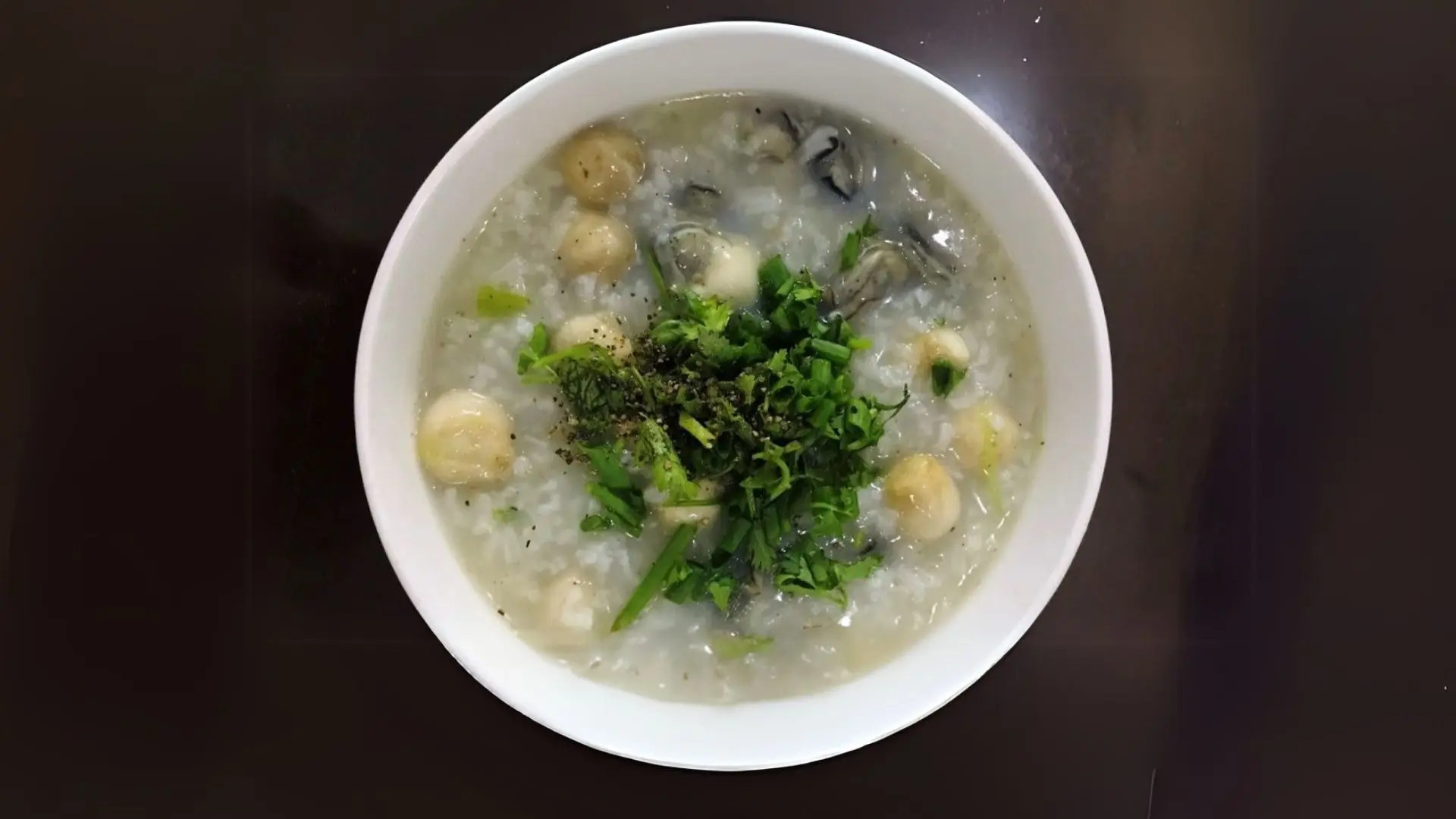Đến quán út Triệu thưởng thức cháo hàu Côn Đảo