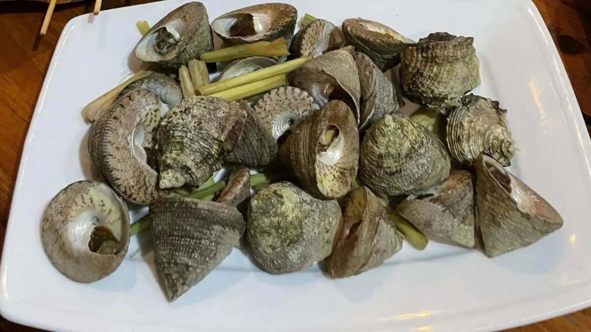 Ốc vú nàng hấp xả