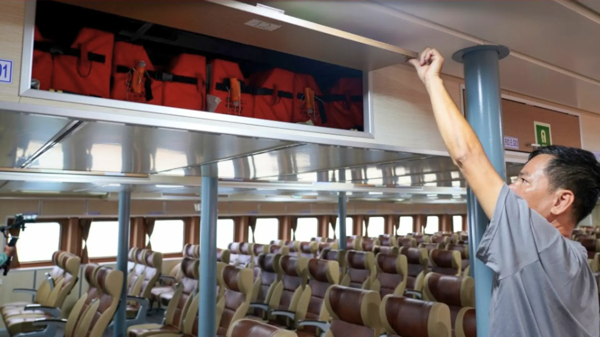 áo phao trên tàu Phú Quốc Express