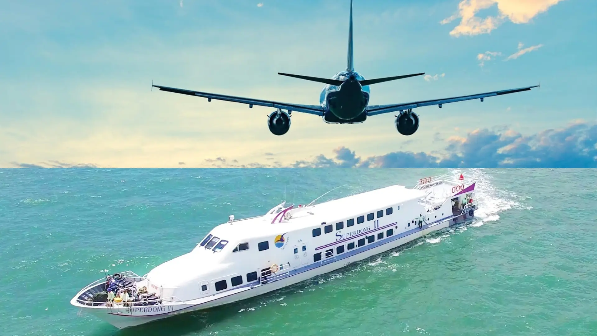 Di chuyển bằng tàu hoặc máy bay đến bãi Ông Đụng