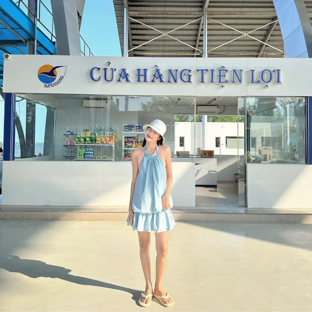 cửa hàng tiện lợi tại bến tàu Superdong Trần Đề