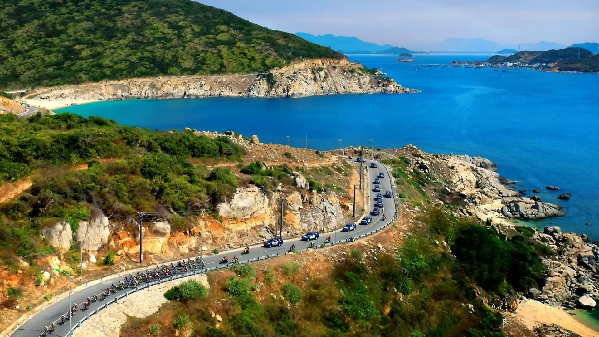 Cung đường ven biển tuyệt đẹp khi phượt Côn Đảo