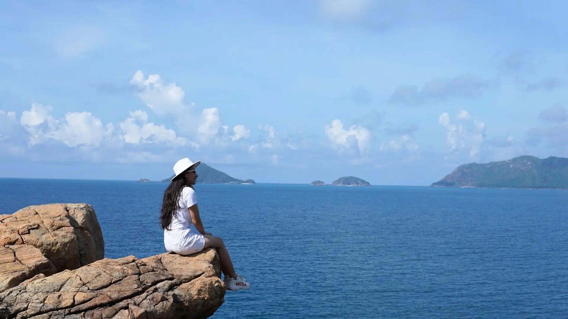 Đội mũ nón khi đến Mũi Chân Chim 