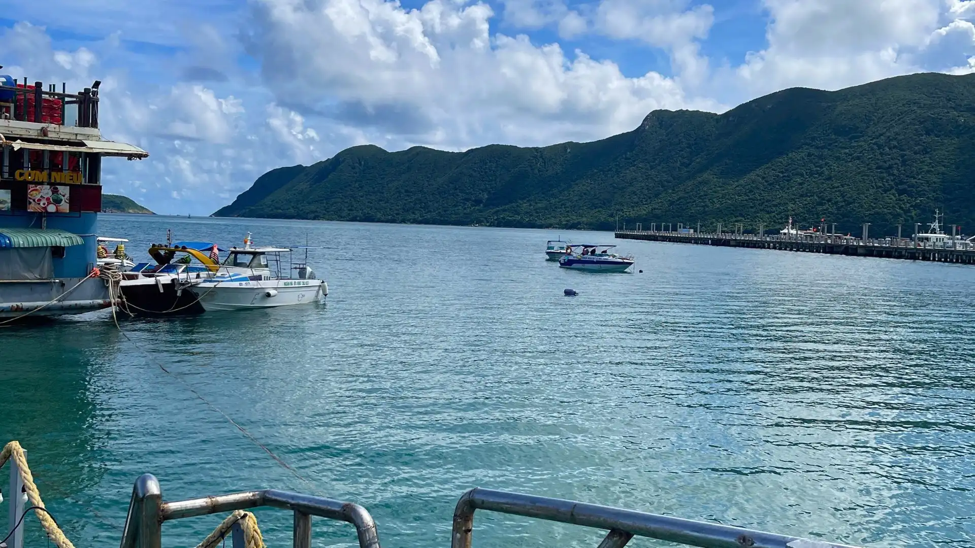 Đón khách tại cảng Cano