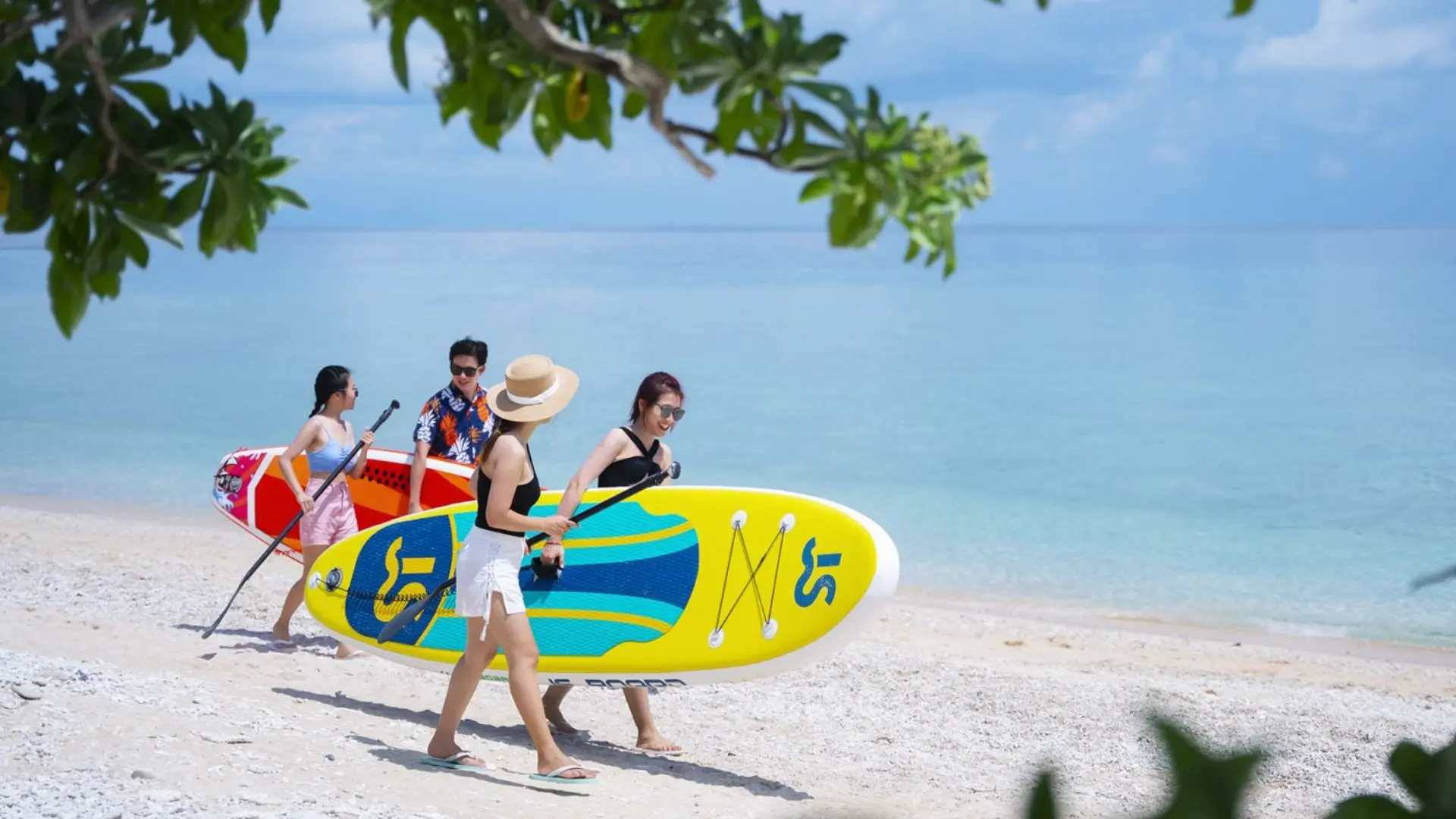 Du lịch Côn Đảo mùa hè chèo thuyền Kayak