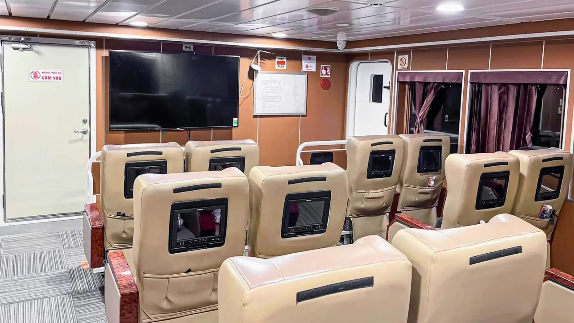 khu vực ghế VIP Phú Quốc Express