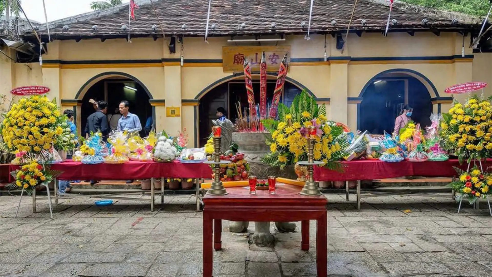 Lễ vật cúng bà Phi Yến Côn Đảo