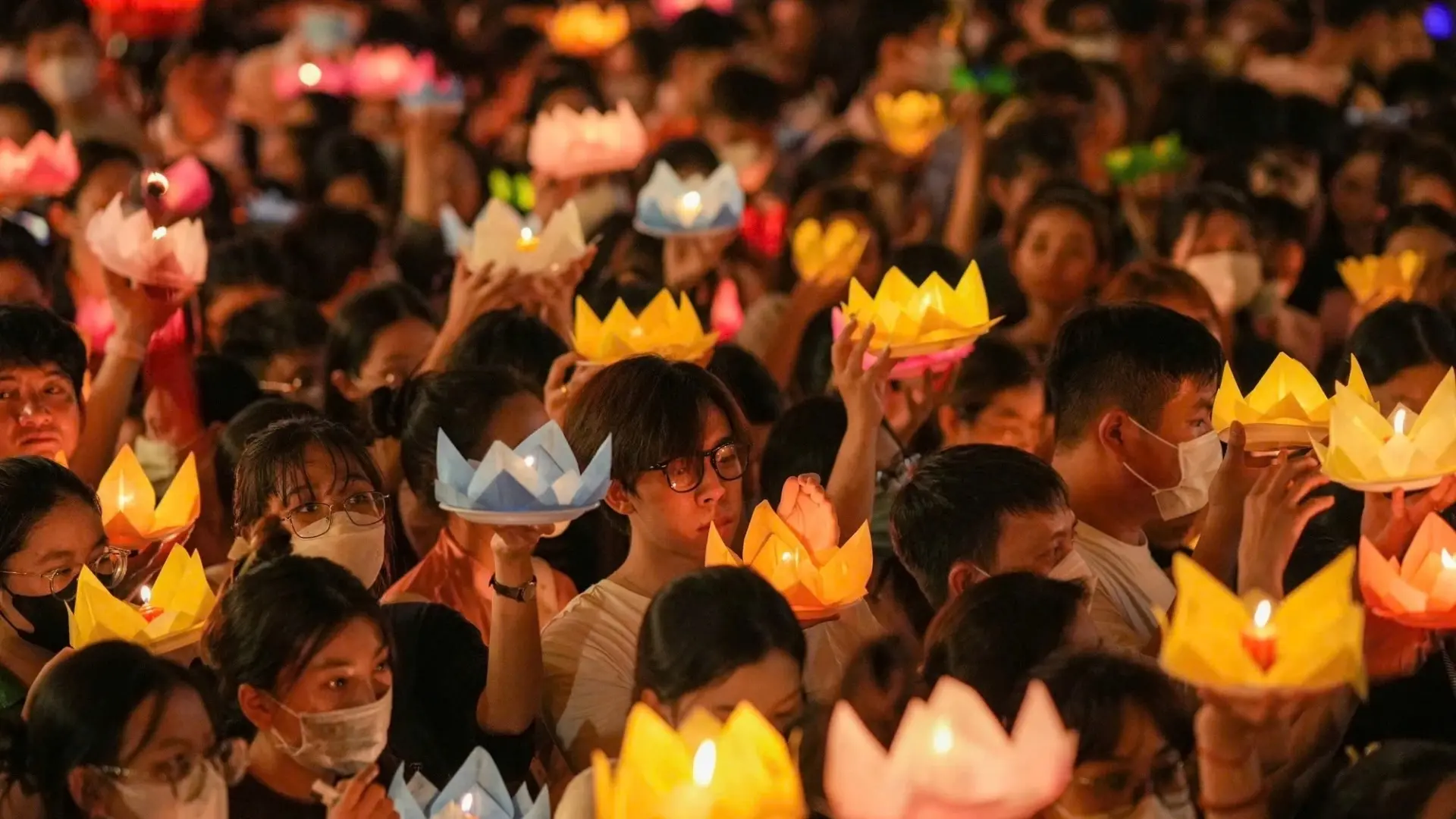 Lễ vu lan là dịp để con cái tỏ lòng hiếu thảo với cha mẹ