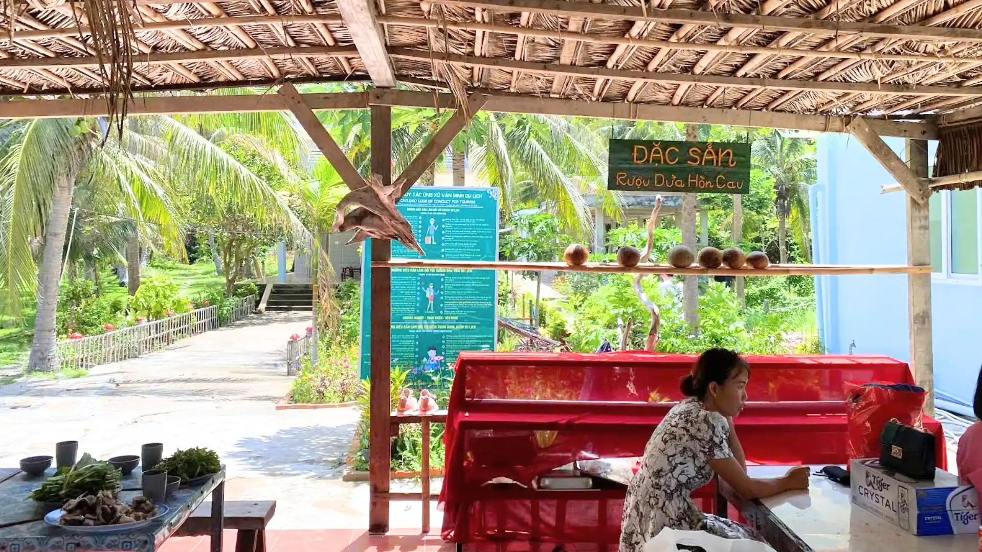 Nghỉ chân thưởng thức đặc sản ở Hòn Cau