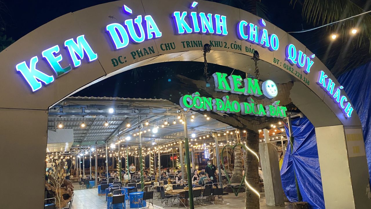 Quán kem dừa đất tại Côn Đảo