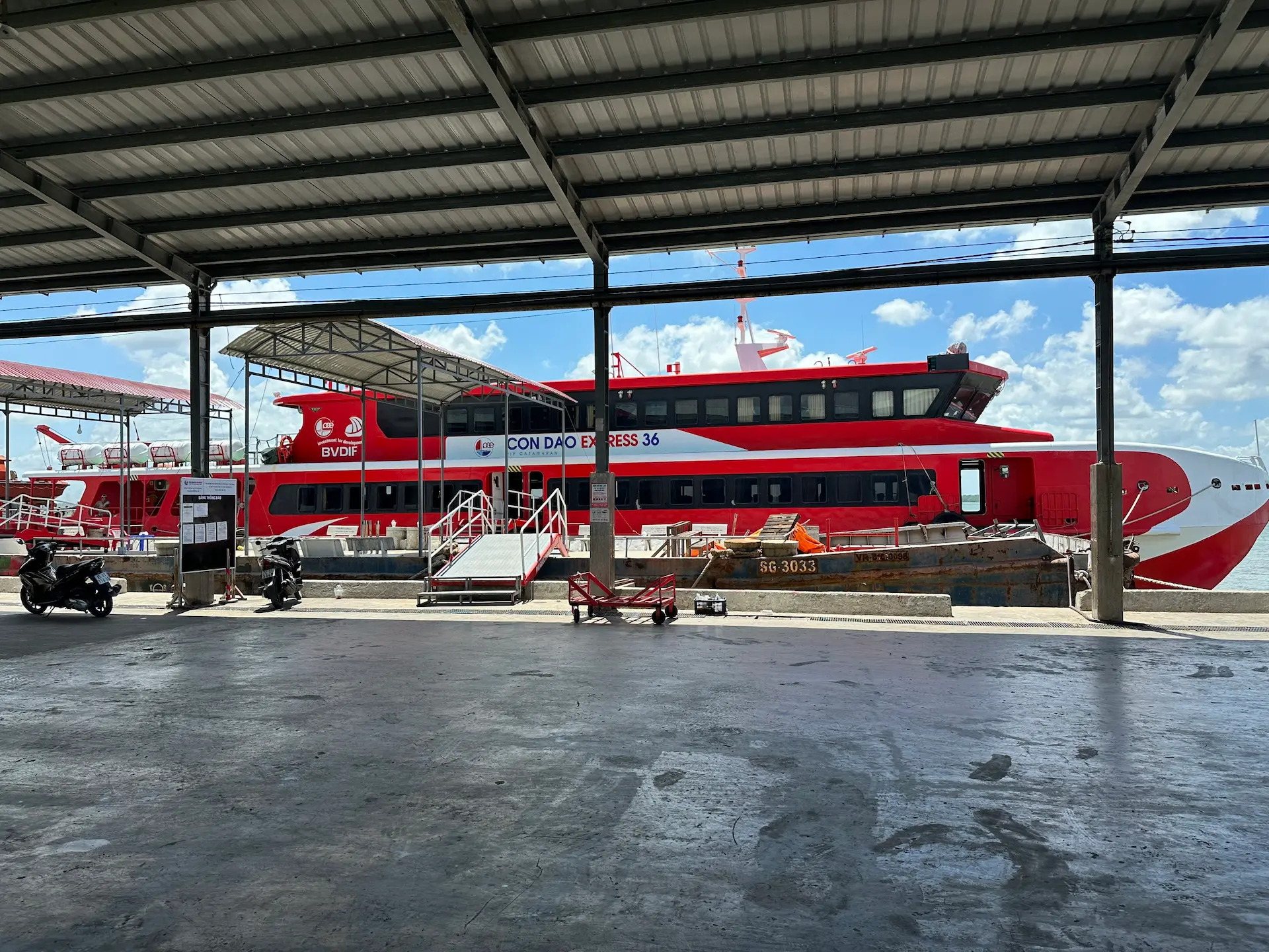 Tàu Côn Đảo Express 36 tại Bến tàu Trần Đề
