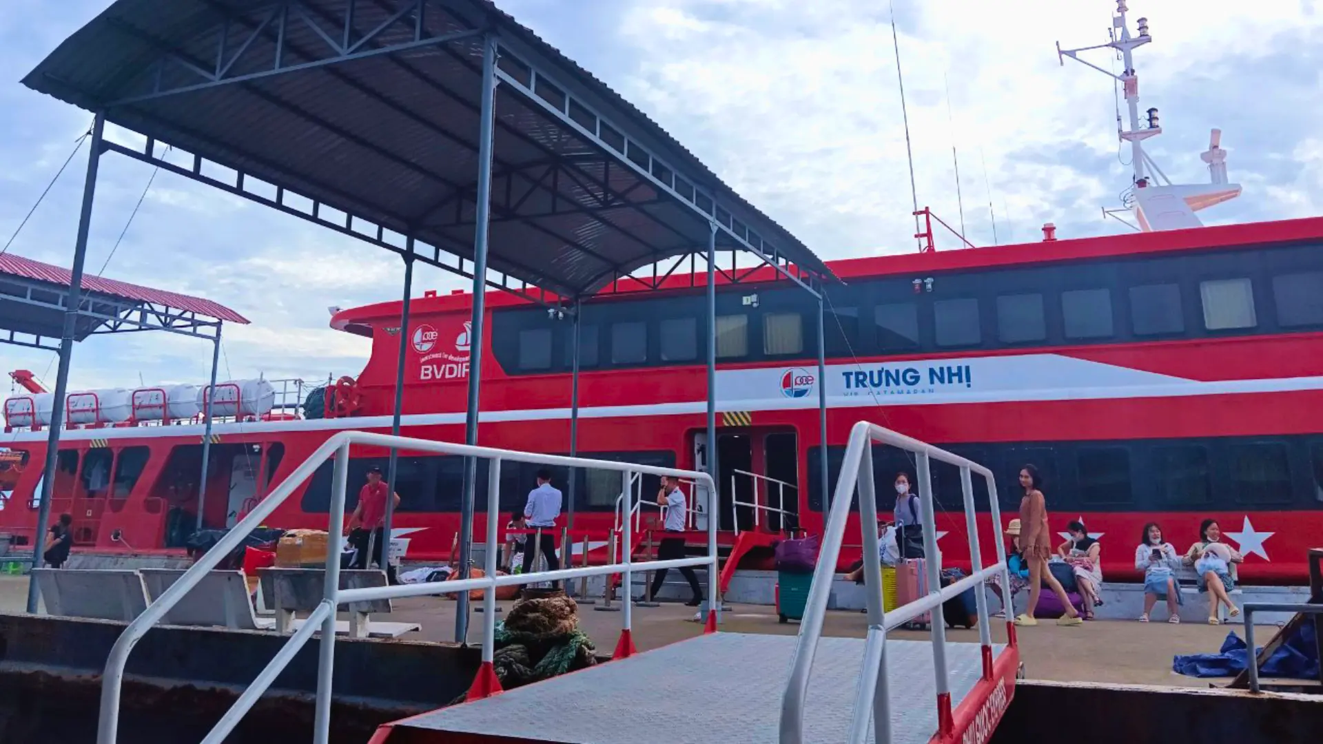 Tàu Trưng Nhị đi Côn Đảo