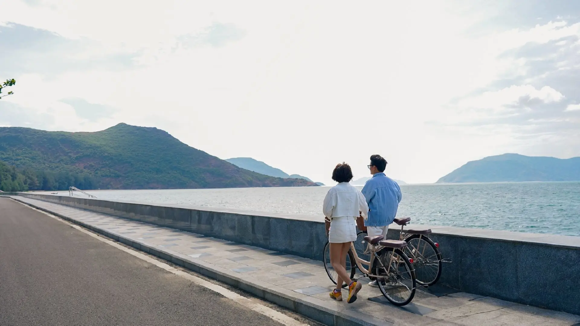 Trăng mật Côn Đảo đạp xe